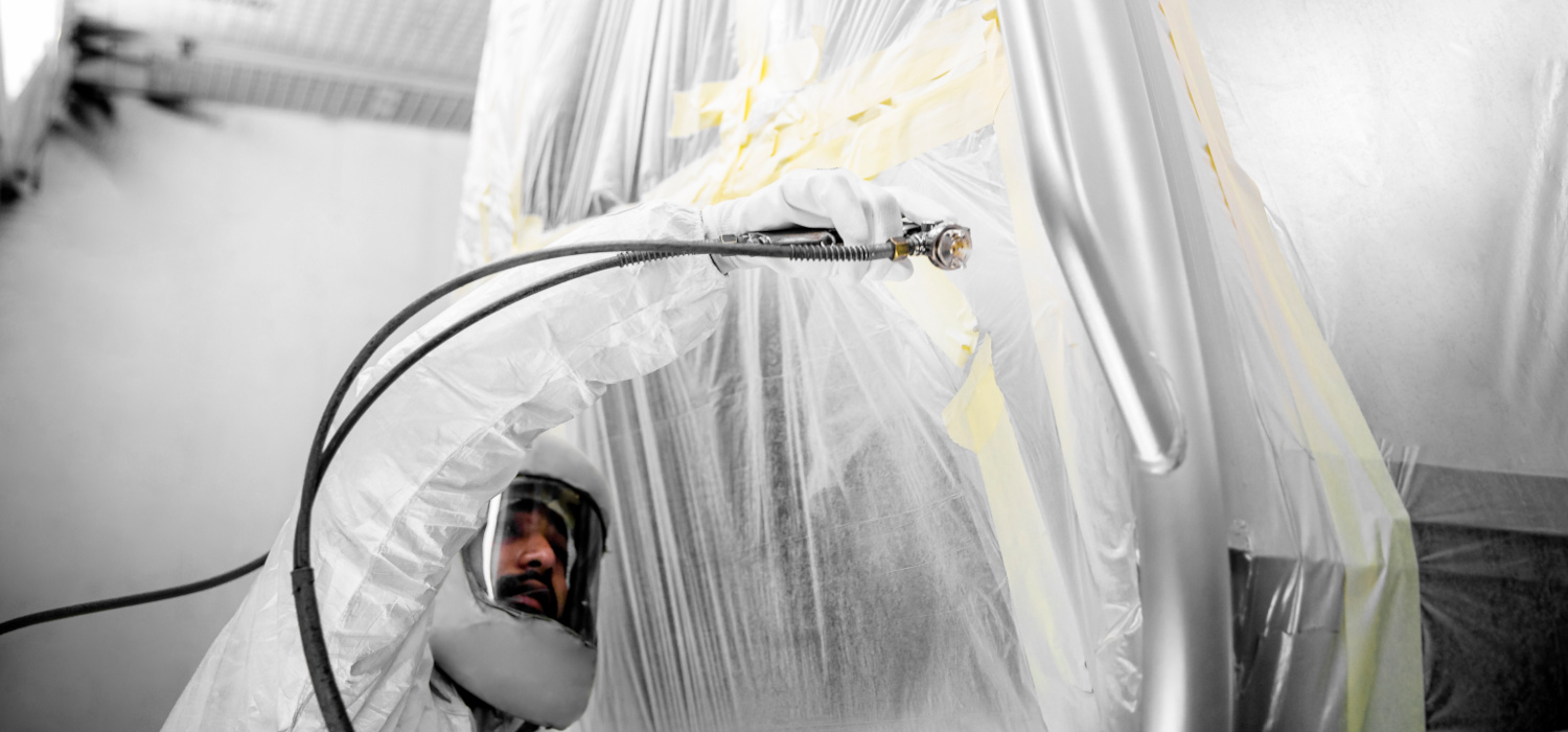 verniciatura liquido argento operatore