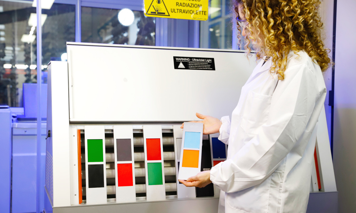 test invecchiamento accelerato lamierini colorati